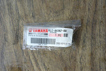 Charger l'image dans la galerie, F 20 25 hp Yamaha DAMPER, WATER SEAL 6L2-44367-00 lower casing Four Stroke
