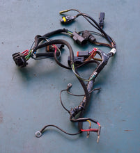 Cargar imagen en el visor de la galería, 200 225 hp Evinrude 0586023 586023 engine harness two stroke LOOPER 1996
