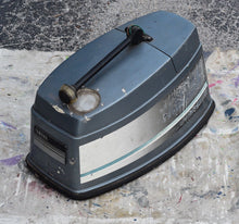 Charger l'image dans la galerie, 50 HP Yamaha top cowl 6H5-42610-45-4D, 6H5-42610-43-EK, 6H5-42610 - 1989 - 1994 Old style engine cover, two stroke 40 hp
