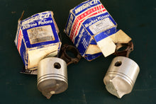 Load image into Gallery viewer, OMC Pistons (2) 3027P2, Wiseco Marine 3020KD, bore 3.0200-3.0210, 25, 28, 30 and 35 hp 2 cylinder two stroke johnson evinrude
