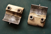 Load image into Gallery viewer, 25 35 HP OMC Johnson Evinrude Engine Mount Covers, two stroke 3 cylinder 97-03
