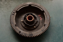 Cargar imagen en el visor de la galería, 150 175 hp Johnson Evinrude  Evinrude 514322 0584350 584350 FLYWHEEL, 60 degree V6
