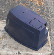 Cargar imagen en el visor de la galería, DT 25 30 hp Suzuki top cowl 61410-95810-0ED Engine COVER Two Stroke 3 cylinder
