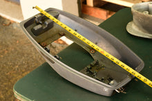 Charger l'image dans la galerie, 25 30 Hp Yamaha lower pan 689-W4271-00-EK BOTTOM COWLING, 25 hp two stroke
