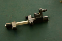 Cargar imagen en el visor de la galería, 25 30 HP Tohatsu 3R0661300 SHIFT LEVER SHAFT ASSEMBLY, four stroke, 3R0662250 LEVER SHIFT ROD, shift &amp; throttle

