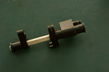 Cargar imagen en el visor de la galería, 25 30 HP Tohatsu 3R0661300 SHIFT LEVER SHAFT ASSEMBLY, four stroke, 3R0662250 LEVER SHIFT ROD, shift &amp; throttle
