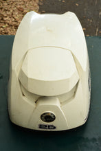 Cargar imagen en el visor de la galería, 25 30 hp Evinrude E-tec top engine cover cowl 285824 0285824 two stroke BRP
