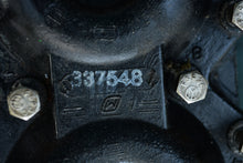 Load image into Gallery viewer, 150 175 hp Johnson Evinrude CYLINDER HEAD 0337548 337548 two stroke CX &amp; PX Models 1992-2006 sole compatibility 100 105 hp
