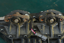 Charger l'image dans la galerie, 200 hp Ficht Evinrude 5004931 CYLINDER HEAD, Port, 225, 250, thermostat cap 344771 3 Liter, ignition coils 583740 586333
