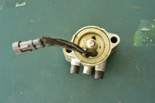 Charger l'image dans la galerie, 25 15 30 hp Evinrude E-tec fuel injector 353748 two stroke 5007894 5006635

