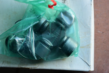 Cargar imagen en el visor de la galería, Mercruiser sterndrive outdrive 865496a02 Cross Bearing Kit 865496 yoke
