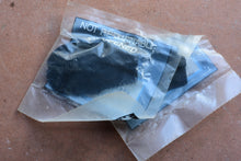 Cargar imagen en el visor de la galería, Mercruiser Alpha One Gen 2 814387 Wear Pad
