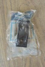 Cargar imagen en el visor de la galería, Mercruiser i/o OEM 821526 filler block EFI DFI 200 225 Alpha One
