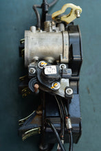 Cargar imagen en el visor de la galería, 40 50 hp Tohatsu Nissan 3T5B022400 AIR BOX, 3T5021000 REED VALVE, 3T5101100 THROTTLE POSITION SENSOR, 3T4101000 nla THROTTLE 

