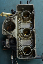 Cargar imagen en el visor de la galería, 40 50 hp Tohatsu Nissan 3T5B022400 AIR BOX, 3T5021000 REED VALVE, 3T5101100 THROTTLE POSITION SENSOR, 3T4101000 nla THROTTLE 
