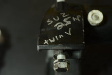Cargar imagen en el visor de la galería, DF 25 hp Suzuki 43111-95J00-0EP SWIVEL BRACKET nla, 43750-95J00-0EP STEERING BRACKET nla, 2006 twin v four stroke
