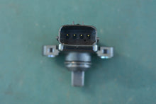 Charger l'image dans la galerie, 150 175 200 hp Yamaha 68F-83688-00 map sensor OEM hpdi two stroke outboard
