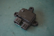 Cargar imagen en el visor de la galería, DF 9.9b 15 20 HP Suzuki trim relay &amp; holder 38860-76f01, 2015, 9.9 hp
