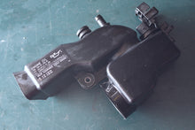 Load image into Gallery viewer, DF 9.9B 15 20 HP Suzuki intake air silencer, 2015 13811-89L00
