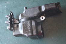 Load image into Gallery viewer, DF 9.9B 15 20 HP Suzuki intake air silencer, 2015 13811-89L00

