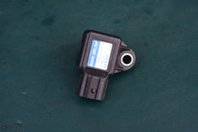 Load image into Gallery viewer, BF 200 225 hp Honda 37830-PGK-A01 intake MAP SENSOR ASSY four stroke 2002-up
