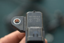 Charger l'image dans la galerie, 25 HP 30 HP Tohatsu Nissan Map Sensor 3ac102140
