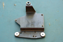 Charger l'image dans la galerie, F 40 Yamaha Mercury CDI Bracket 67c-85542-00-00 - 2003 YamaMerc Four Stroke 3 Cylinder Outboard
