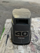 Cargar imagen en el visor de la galería, 40 HP Yamaha top cowl 6H4-42610-U1-EK 6H4-42610 - 1989 - 1994 Old style engine cover, two stroke 50 HP
