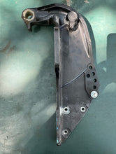 Charger l'image dans la galerie, 40 hp Mercury Efi BRACKET Transom Port 822866T04 3418-822866-002 Four Stroke EFI 30 35 50 60 hp
