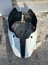 Cargar imagen en el visor de la galería, 150 175 135 HP Mercury pan assembly side cowl covers 895847T02 895846T02 2006 Verado Four Stroke
