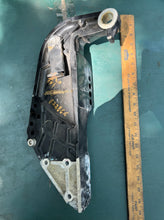 Charger l'image dans la galerie, 40 hp Mercury Efi BRACKET Transom Port 822866T04 3418-822866-002 Four Stroke EFI 30 35 50 60 hp
