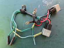 Charger l'image dans la galerie, Mercury 19761 power of trim RELAY Electrical Two Stroke
