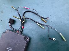 Charger l'image dans la galerie, 250 hp Yamaha cdi 61a-00 61a-85540-00-00, f8t30671 76 degree carbureted motors TWO STROKE
