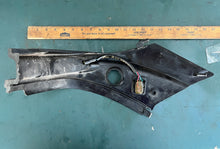 Charger l'image dans la galerie, 275 225 250 200 hp Mercury Verado 885356 885356T AIR INTAKE PORT - 8569901 Trim SWITCH 87-8569901 (30 - 300 hp) OEM Four Stro
