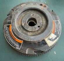Charger l'image dans la galerie, 225 250 hp Mercury efi Two Stroke flywheel 272-821033-c2 272-821033 - 37-855724. 821033T2 two stroke 3.0 liter carb &amp; efi app
