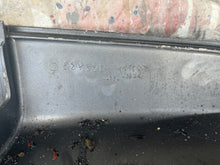 Charger l'image dans la galerie, 200 225 hp Johnson 344806 0344806 LOWER COVER Port 0439773 439773 LOWER &amp; SEAL Stbd Evinrude Two Stroke Venom Gray
