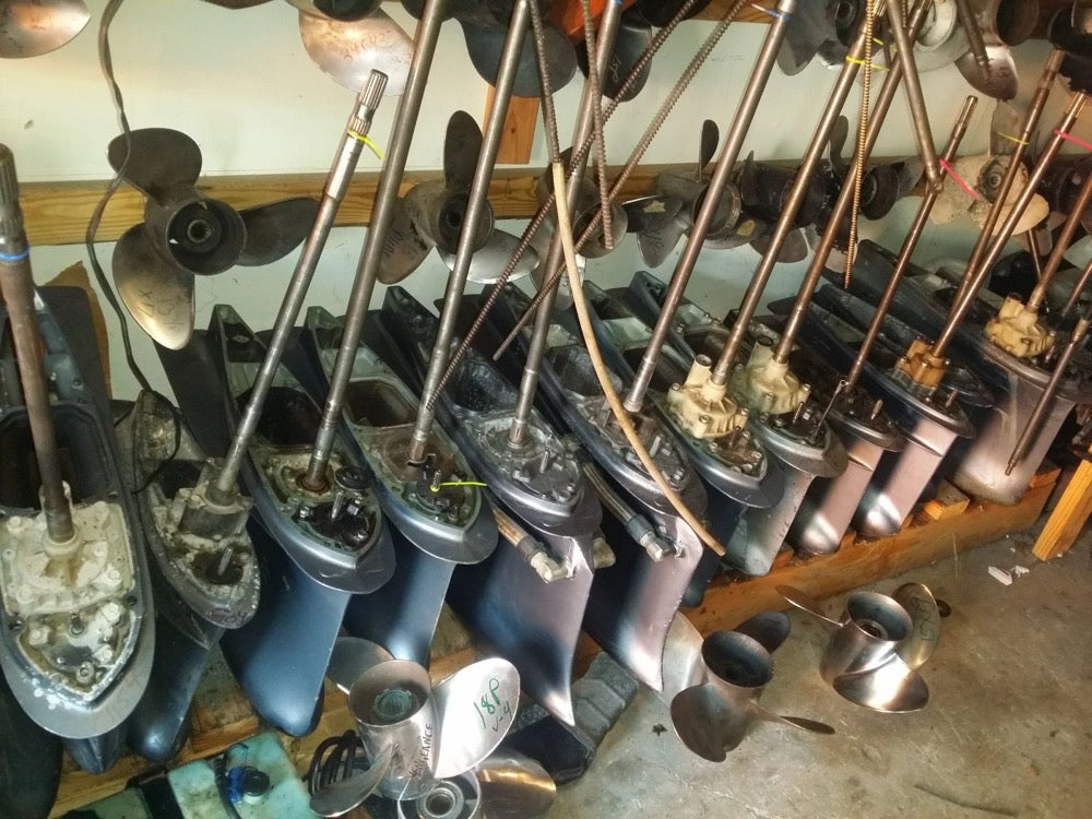 Lower unit rack with props